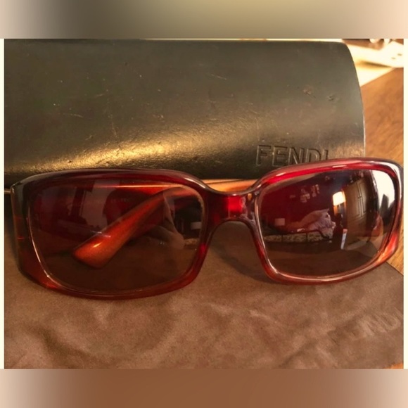 FENDI Sunglasses - Picture 7 of 9